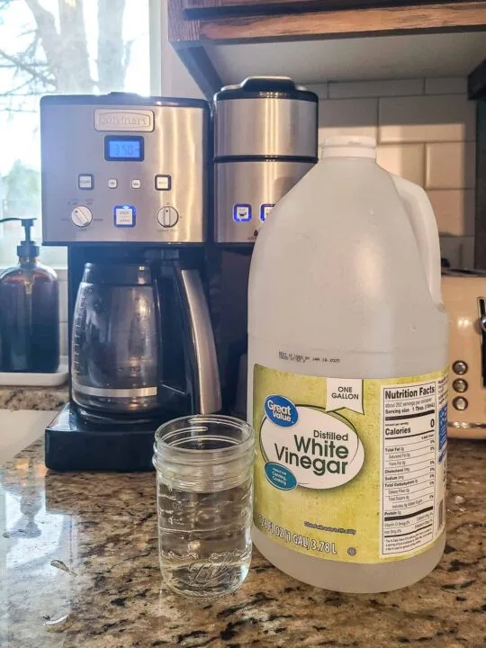 how much white vinegar to clean coffee maker