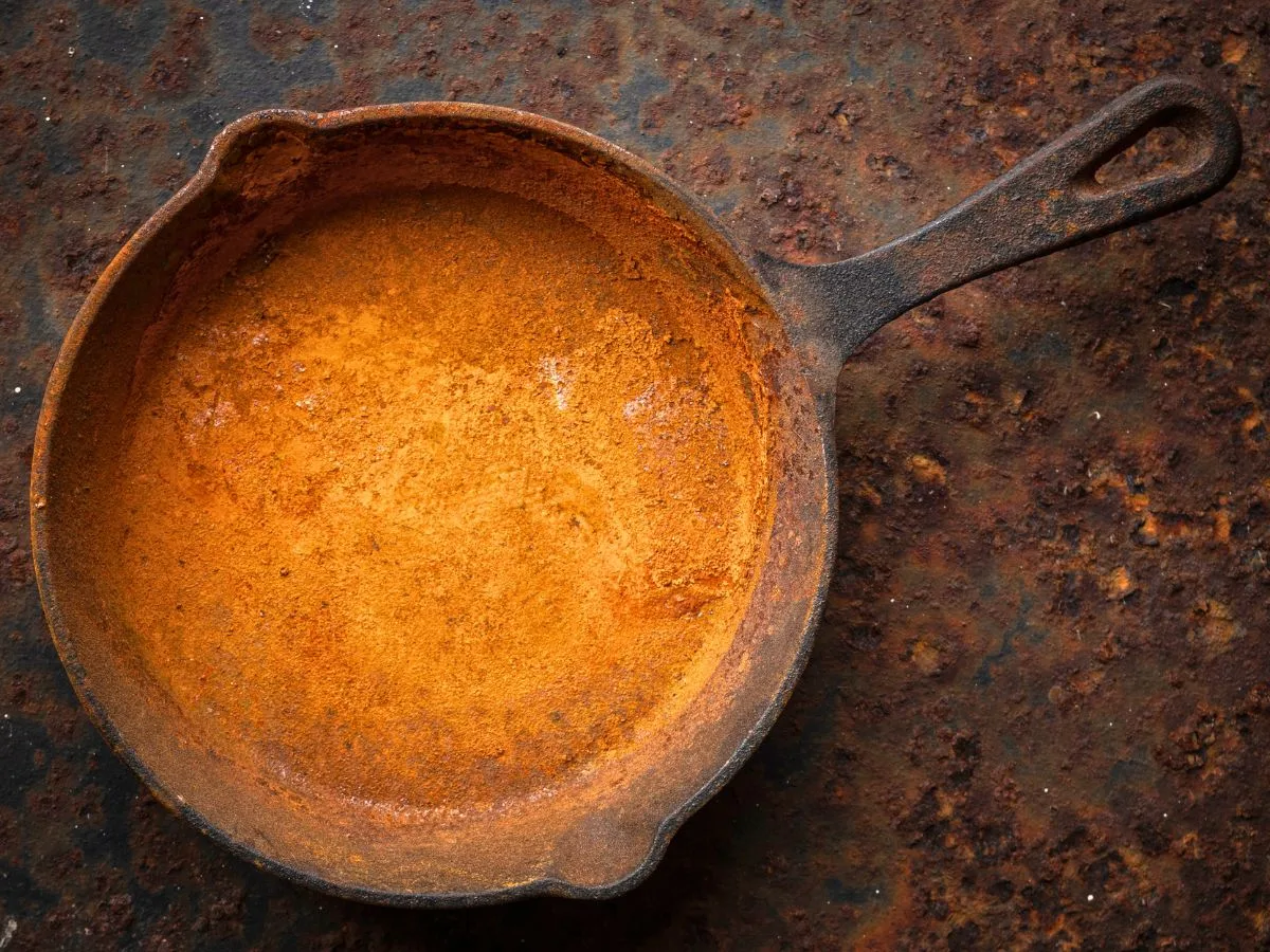 How to Clean a Rusty Cast Iron Skillet Without Ruining It – The Kitchen Mix