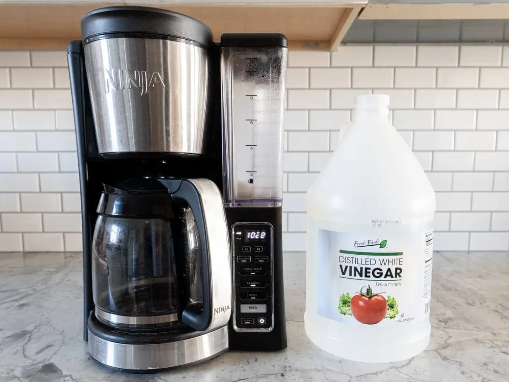 how to clean coffee maker white vinegar