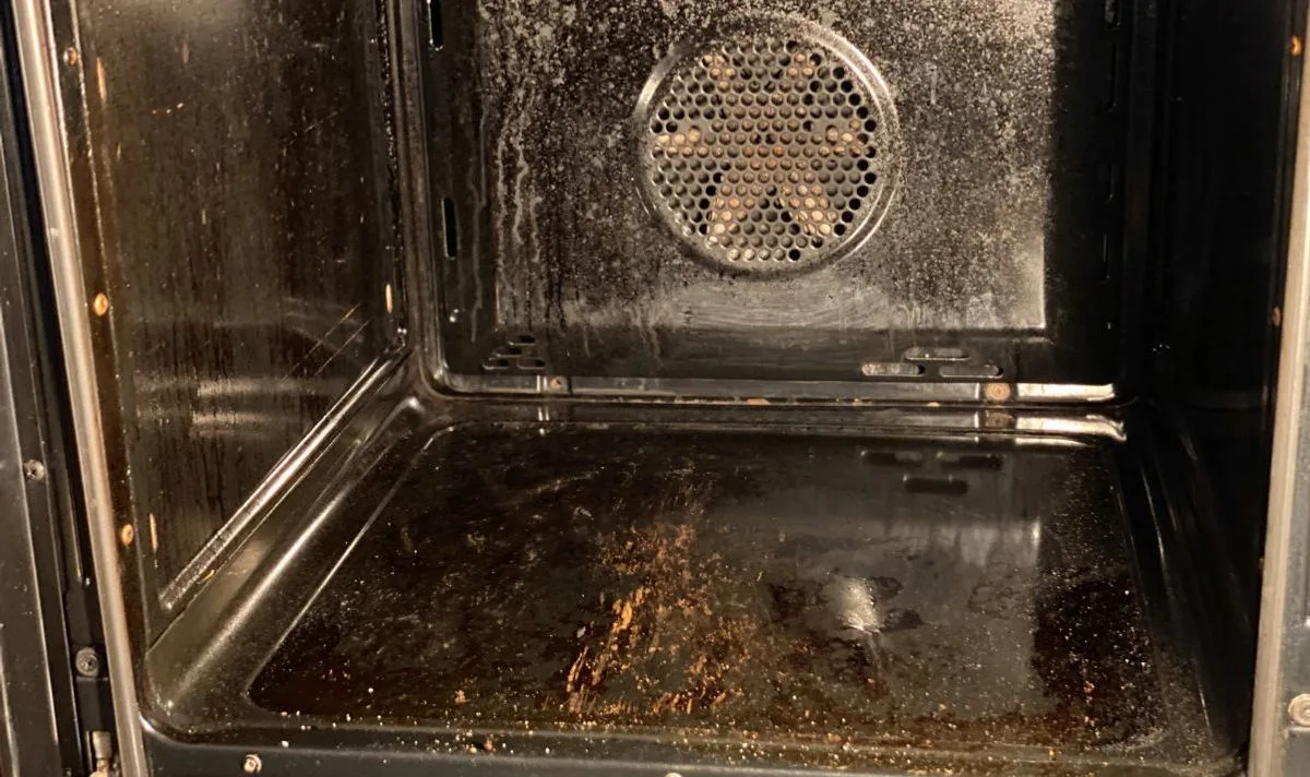 how to clean oven with home remedies