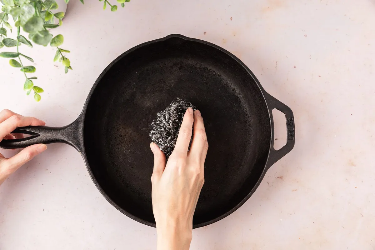 how to restore cast iron skillet rust