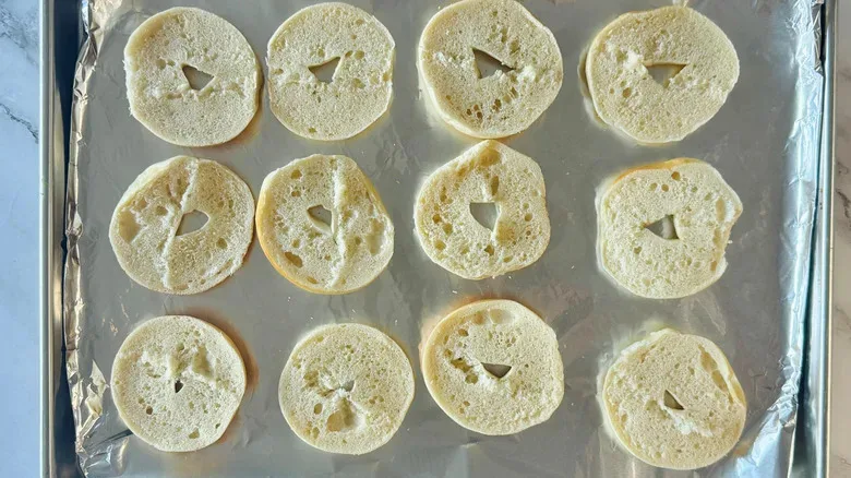 oven toasting bagel
