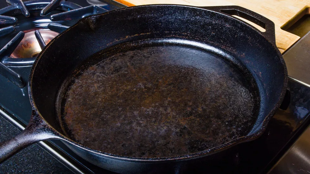 seasoning a cast iron pan