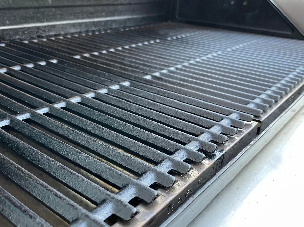 seasoning (polymerized oil layer)