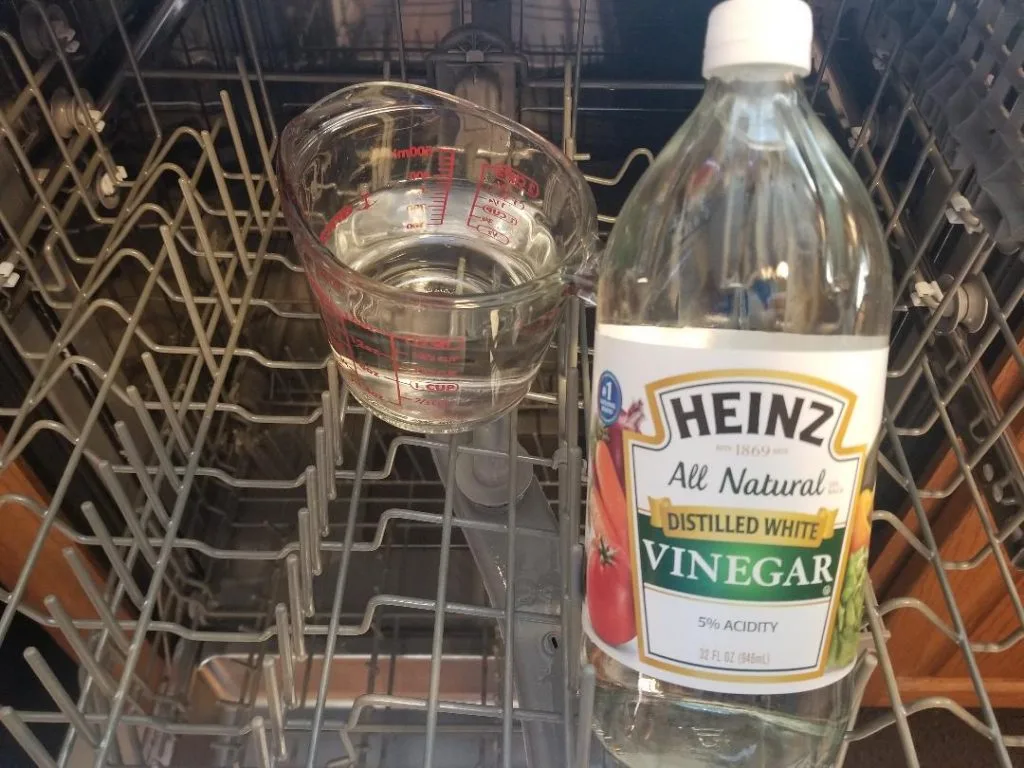 vinegar to water ratio coffee maker