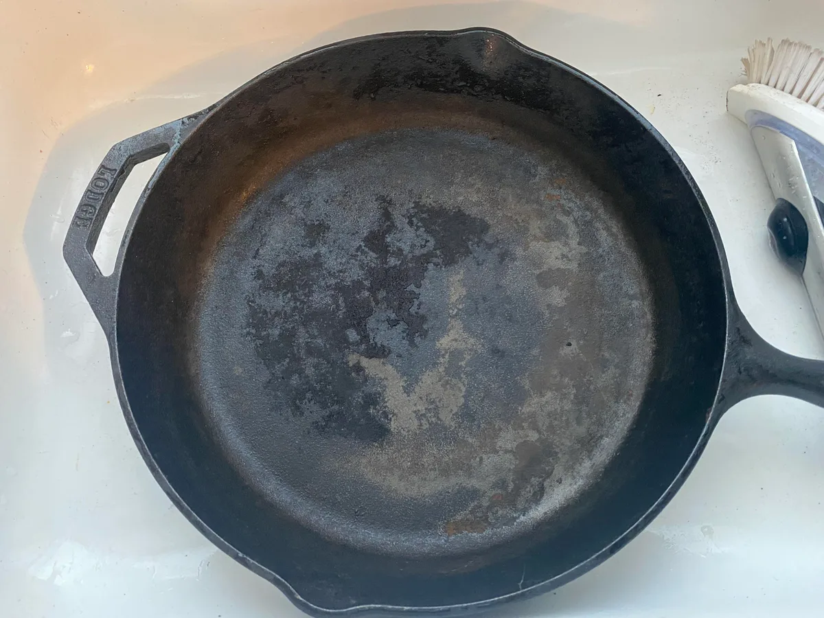 white vinegar soak cast iron